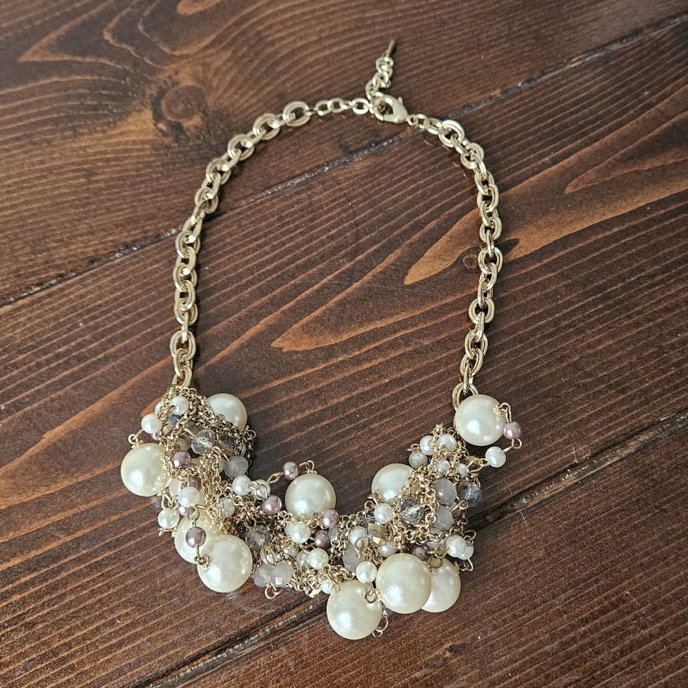Elegant Gold and Pearl Necklace